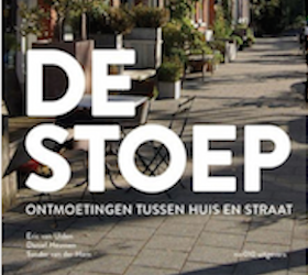 Foto De Stoep - ontmoetingen tussen huis en straat